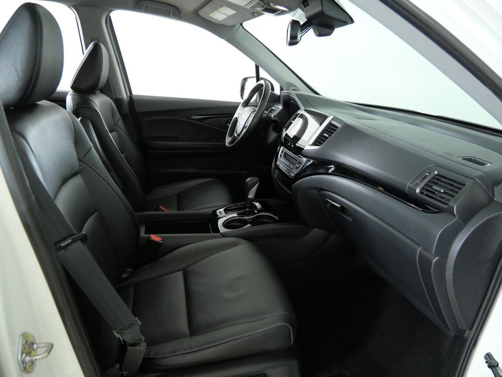 Thumbnail: 2019 Honda Ridgeline - 8