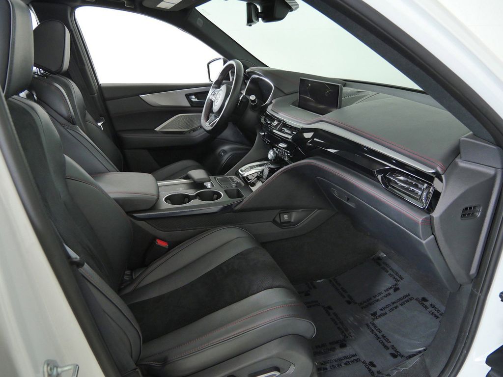 Thumbnail: 2022 Acura MDX - 9