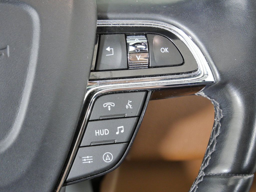 Thumbnail: 2022 Lincoln Navigator L - 45