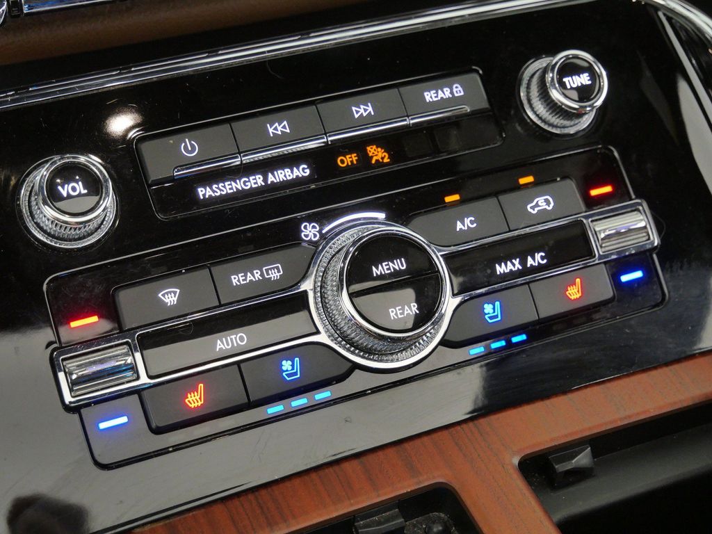 Thumbnail: 2022 Lincoln Navigator L - 49