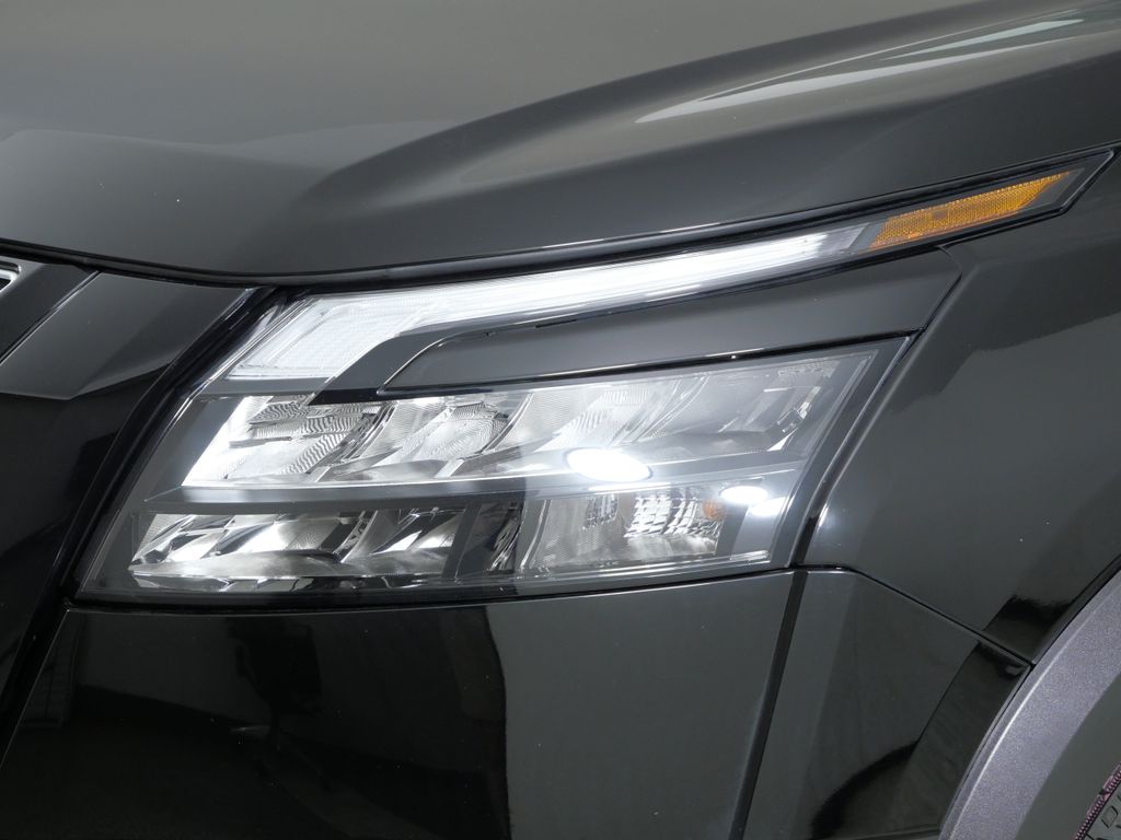Thumbnail: 2024 Nissan Pathfinder - 17