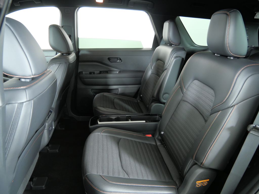 Thumbnail: 2024 Nissan Pathfinder - 32