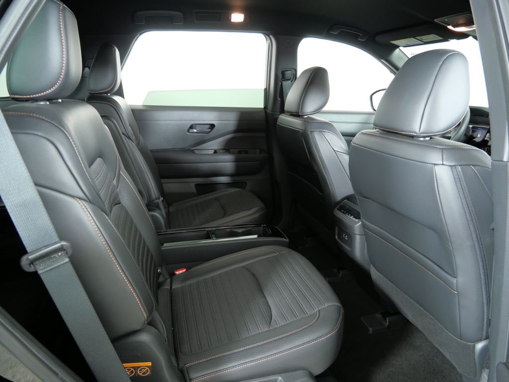 Thumbnail: 2024 Nissan Pathfinder - 11