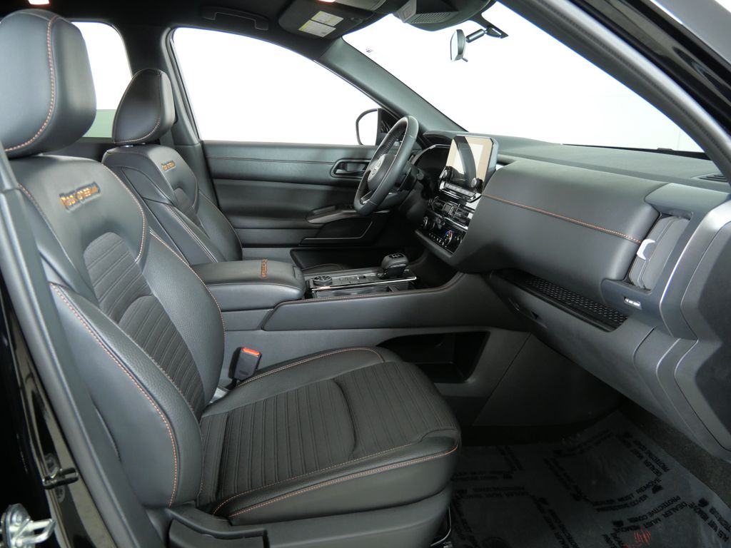 Thumbnail: 2024 Nissan Pathfinder - 9