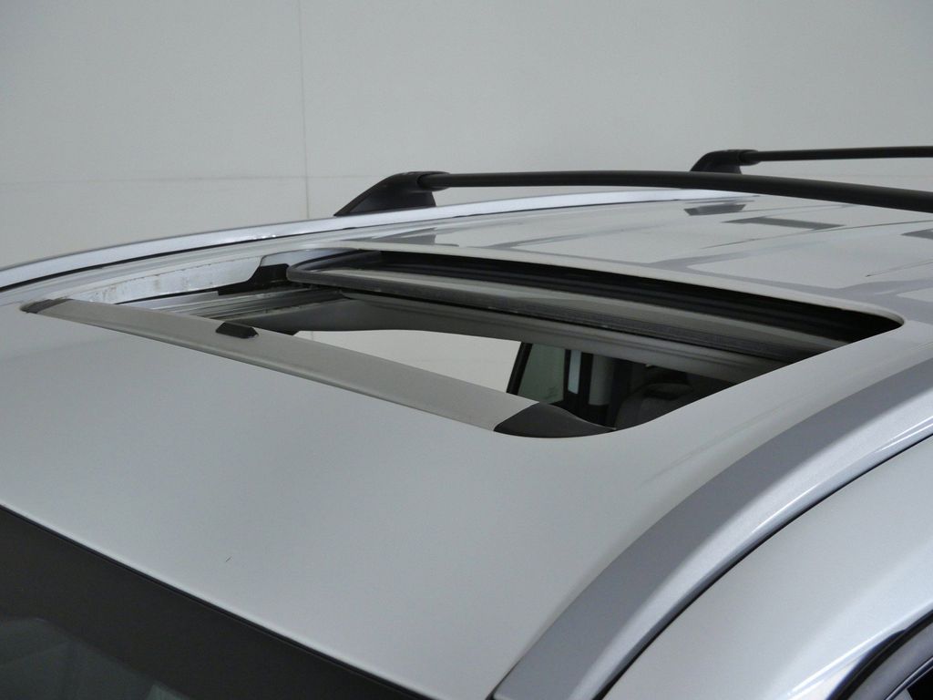 Thumbnail: 2023 Toyota Highlander - 26
