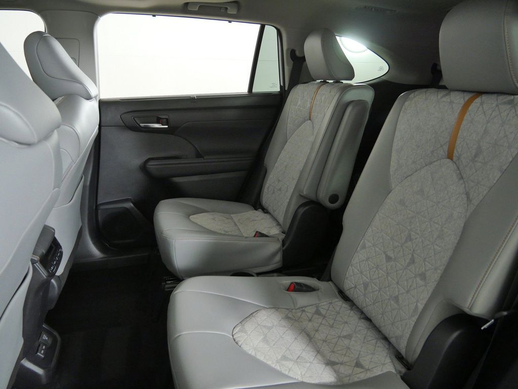 Thumbnail: 2023 Toyota Highlander - 35