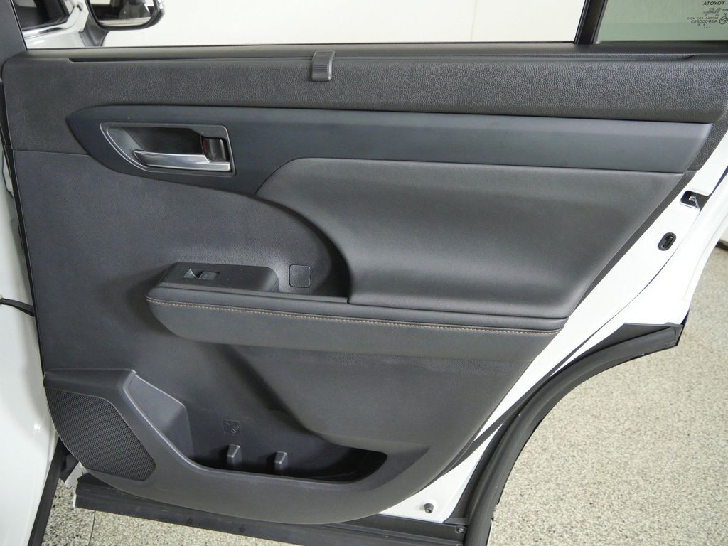 Thumbnail: 2023 Toyota Highlander - 30