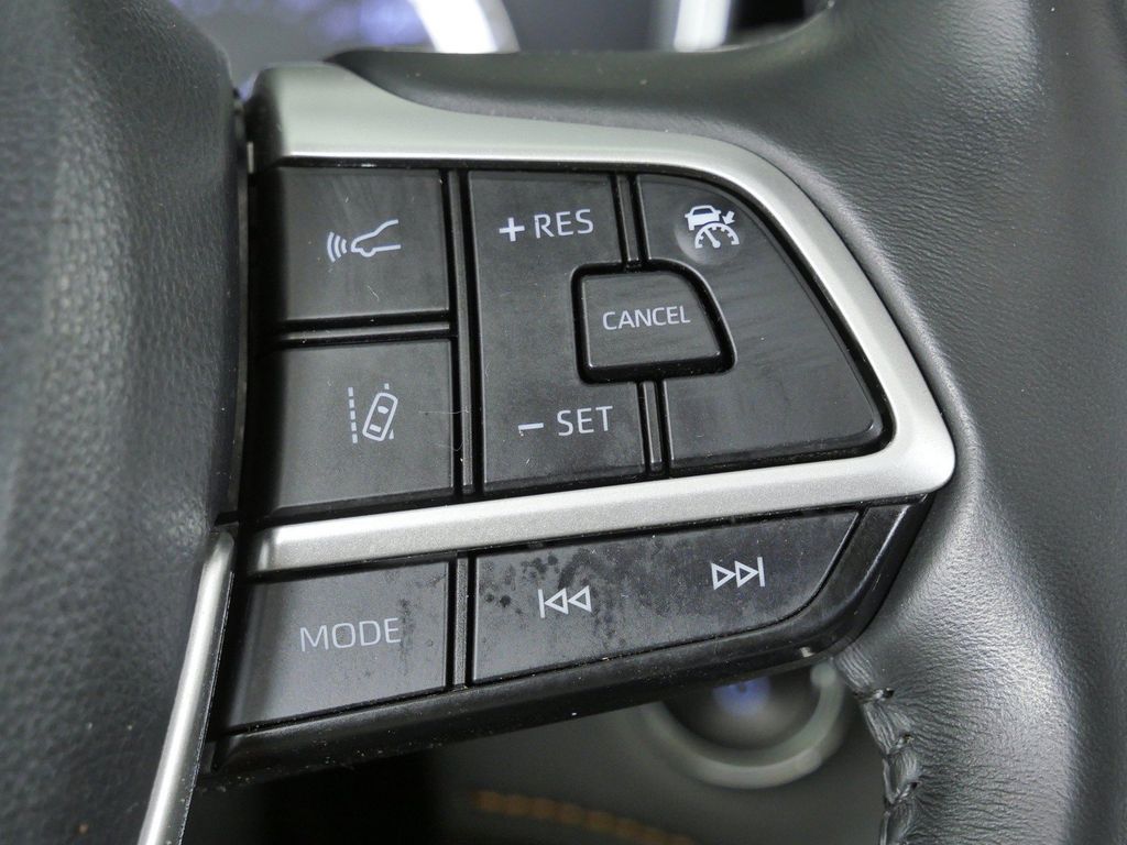 Thumbnail: 2023 Toyota Highlander - 43