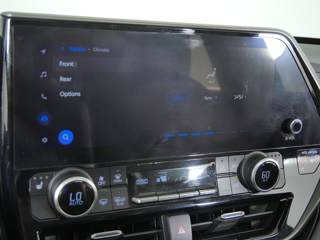 Thumbnail: 2023 Toyota Highlander - 45