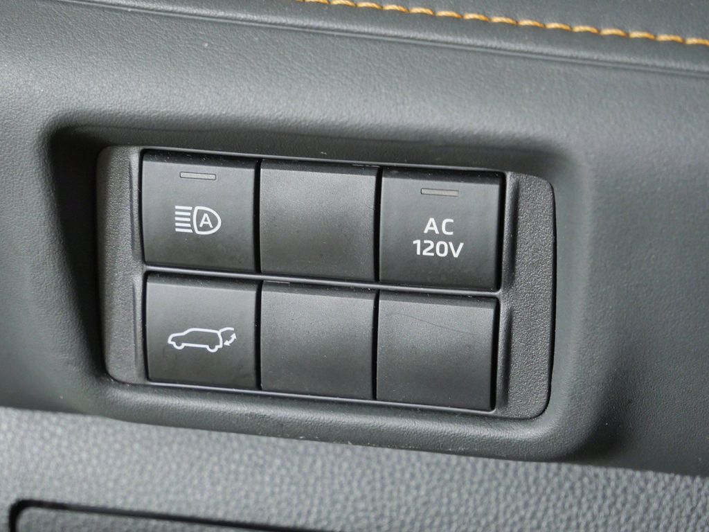 Thumbnail: 2023 Toyota Highlander - 41