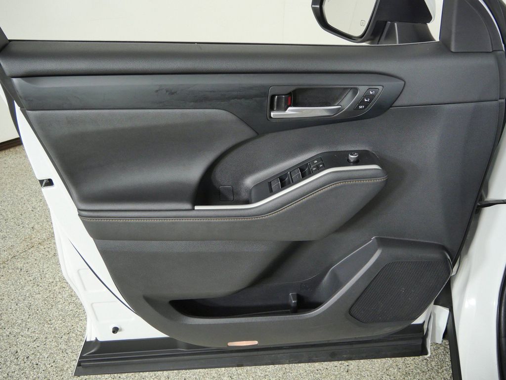 Thumbnail: 2023 Toyota Highlander - 36