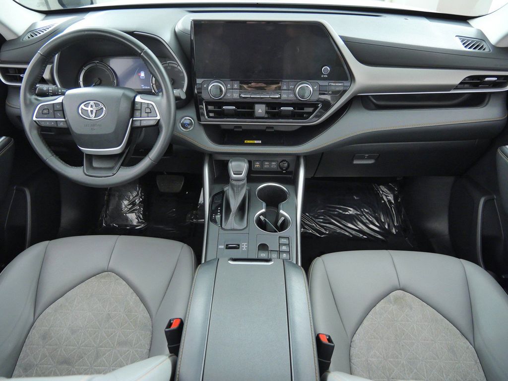 Thumbnail: 2023 Toyota Highlander - 2