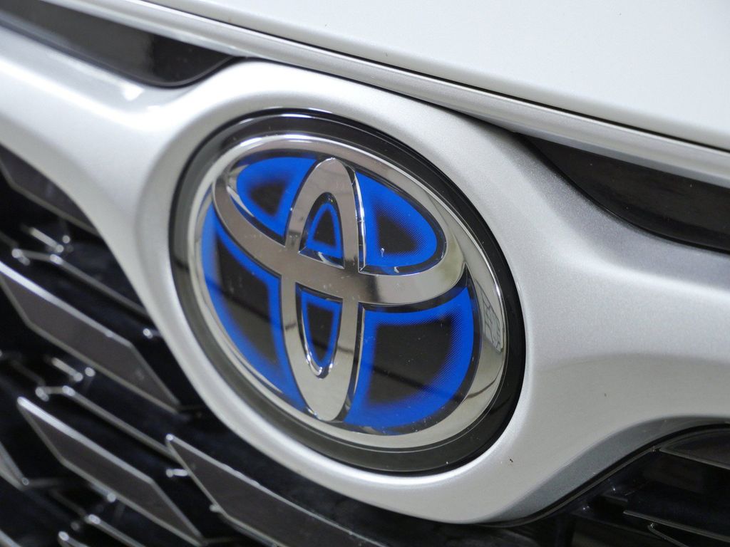 Thumbnail: 2023 Toyota Highlander - 7