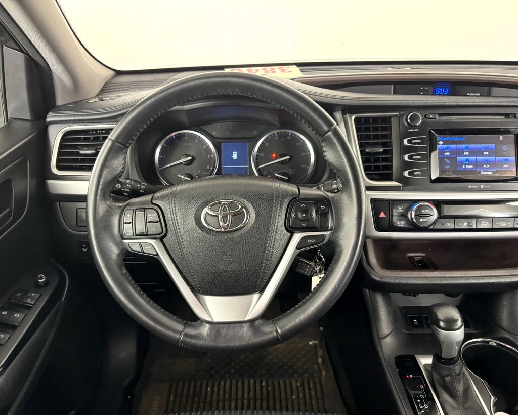 Thumbnail: 2015 Toyota Highlander - 2