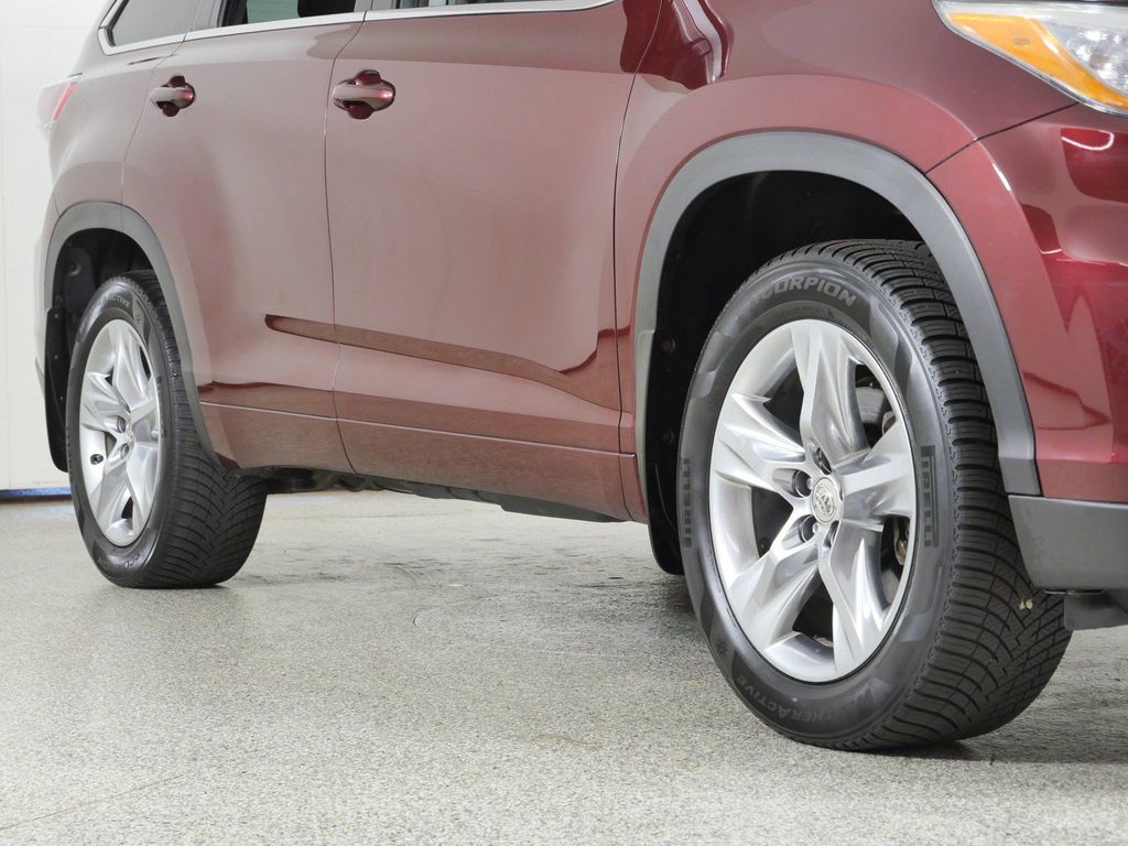 Thumbnail: 2015 Toyota Highlander - 7