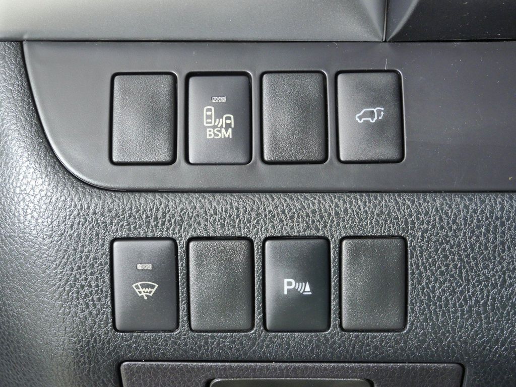 Thumbnail: 2015 Toyota Highlander - 41