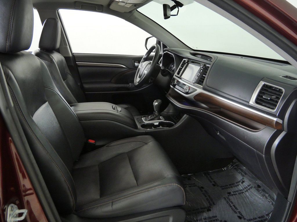 Thumbnail: 2015 Toyota Highlander - 9