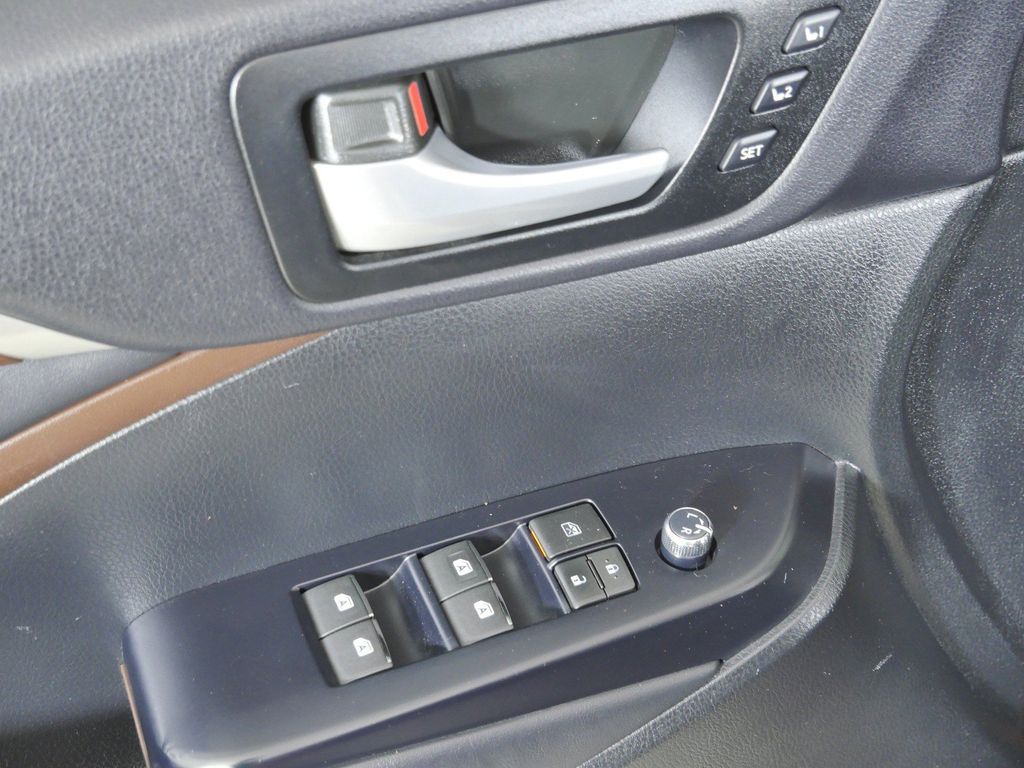 Thumbnail: 2015 Toyota Highlander - 39