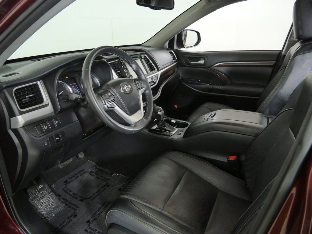 Thumbnail: 2015 Toyota Highlander - 8