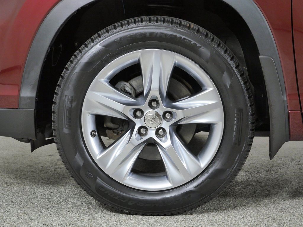 Thumbnail: 2015 Toyota Highlander - 26