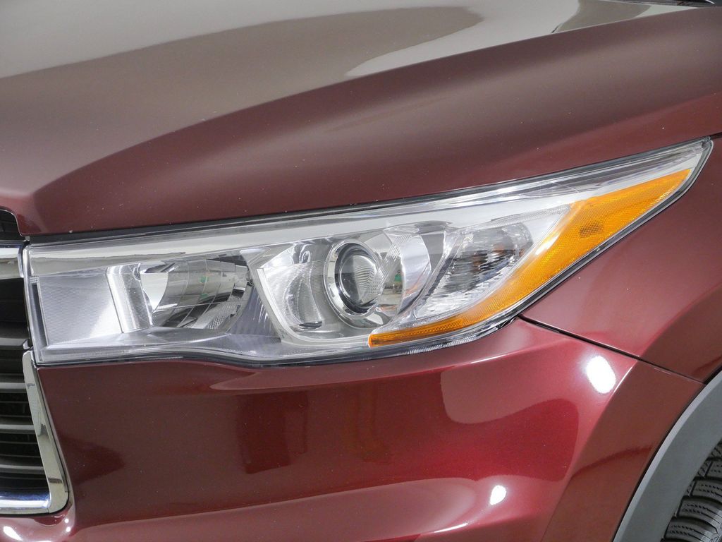 Thumbnail: 2015 Toyota Highlander - 17