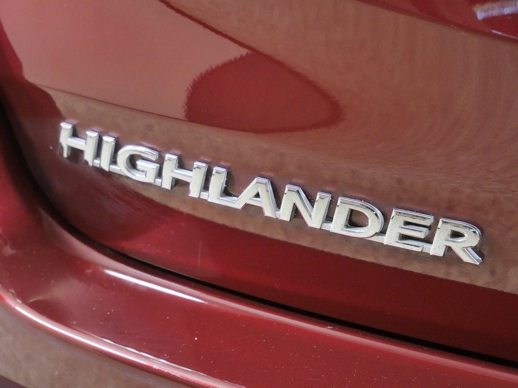Thumbnail: 2015 Toyota Highlander - 24