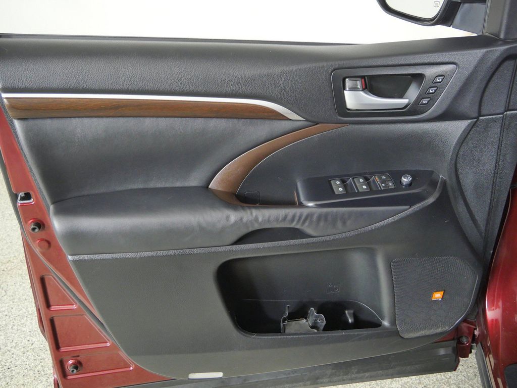 Thumbnail: 2015 Toyota Highlander - 37
