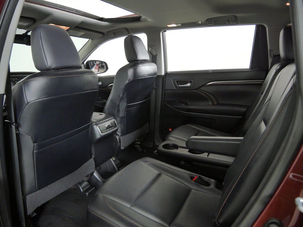 Thumbnail: 2015 Toyota Highlander - 35