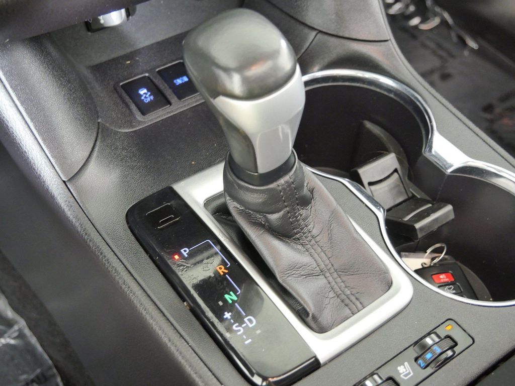 Thumbnail: 2015 Toyota Highlander - 13