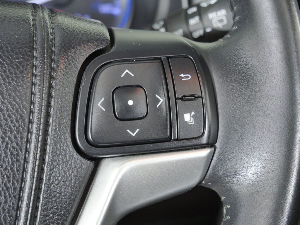 Thumbnail: 2015 Toyota Highlander - 43