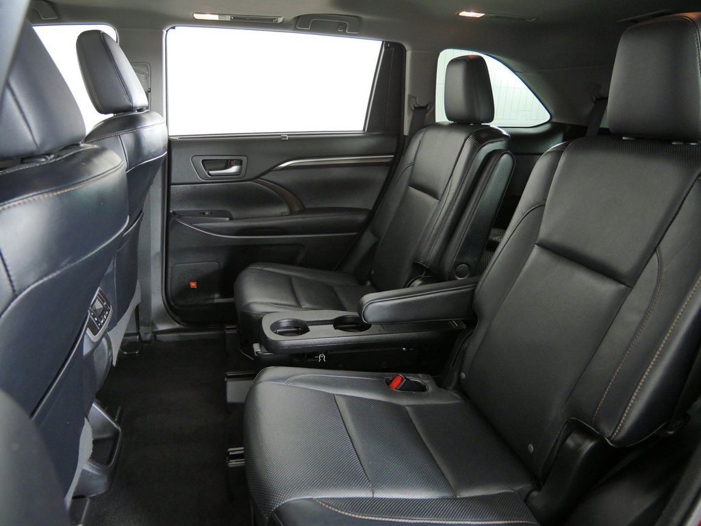 Thumbnail: 2015 Toyota Highlander - 36