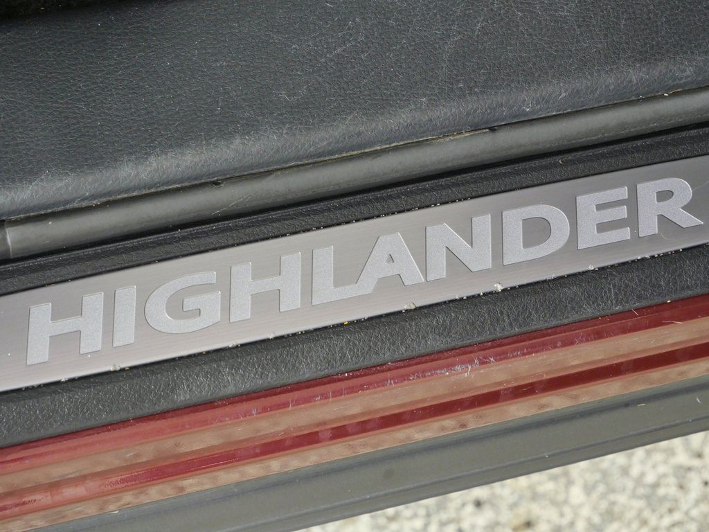 Thumbnail: 2015 Toyota Highlander - 30