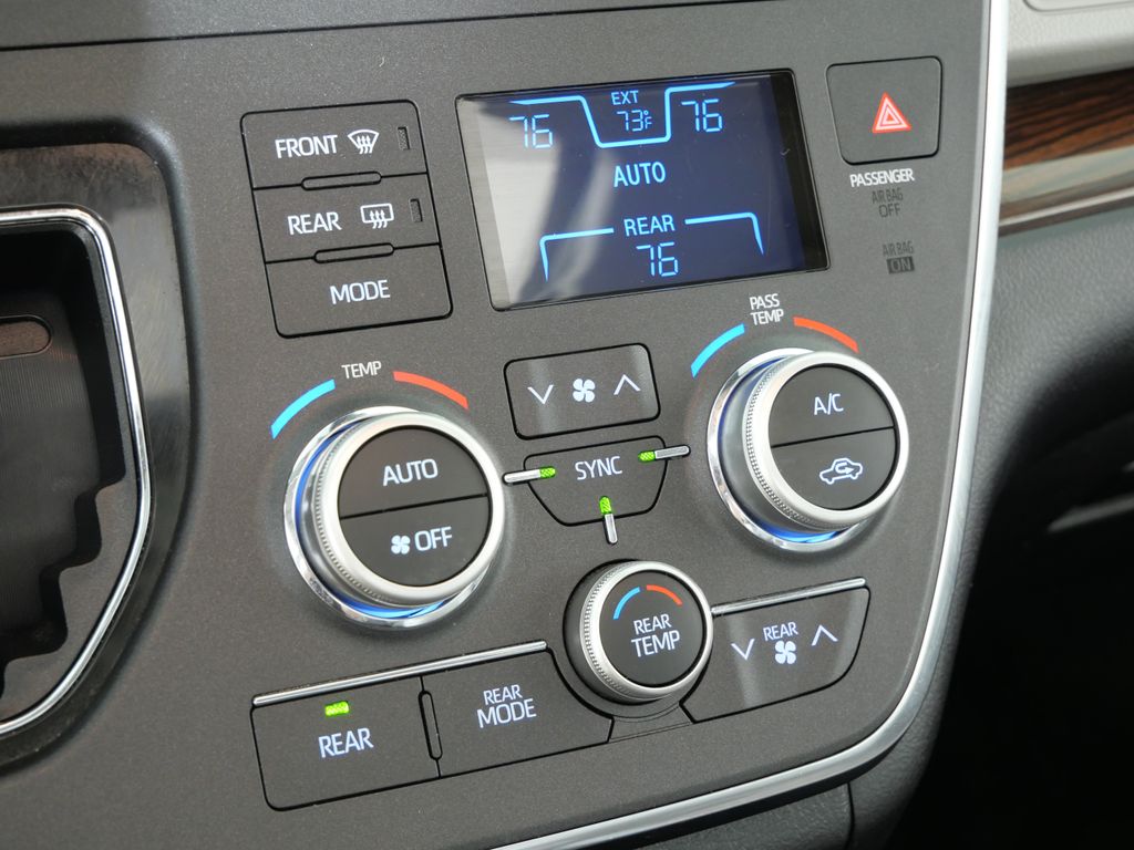 Thumbnail: 2018 Toyota Sienna - 49