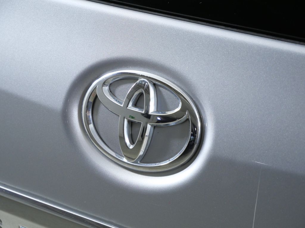 Thumbnail: 2018 Toyota Sienna - 22