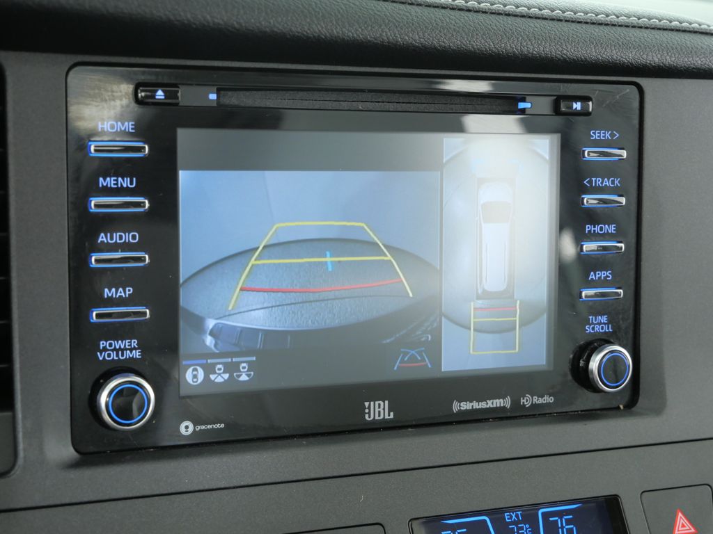 Thumbnail: 2018 Toyota Sienna - 50