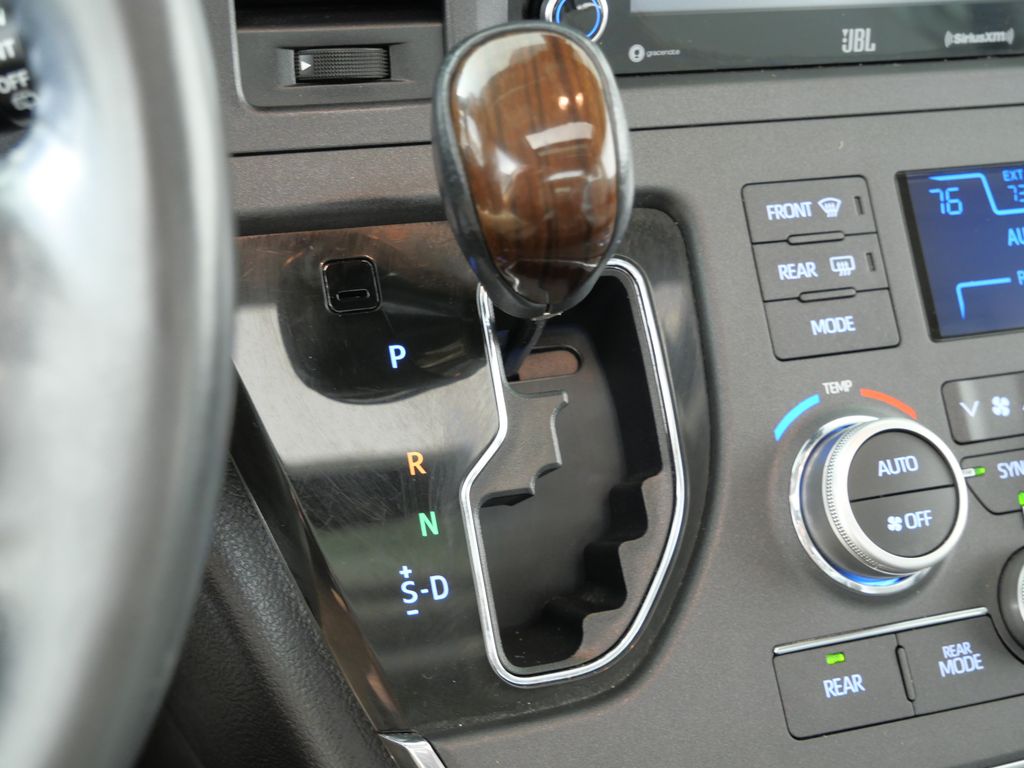 Thumbnail: 2018 Toyota Sienna - 48