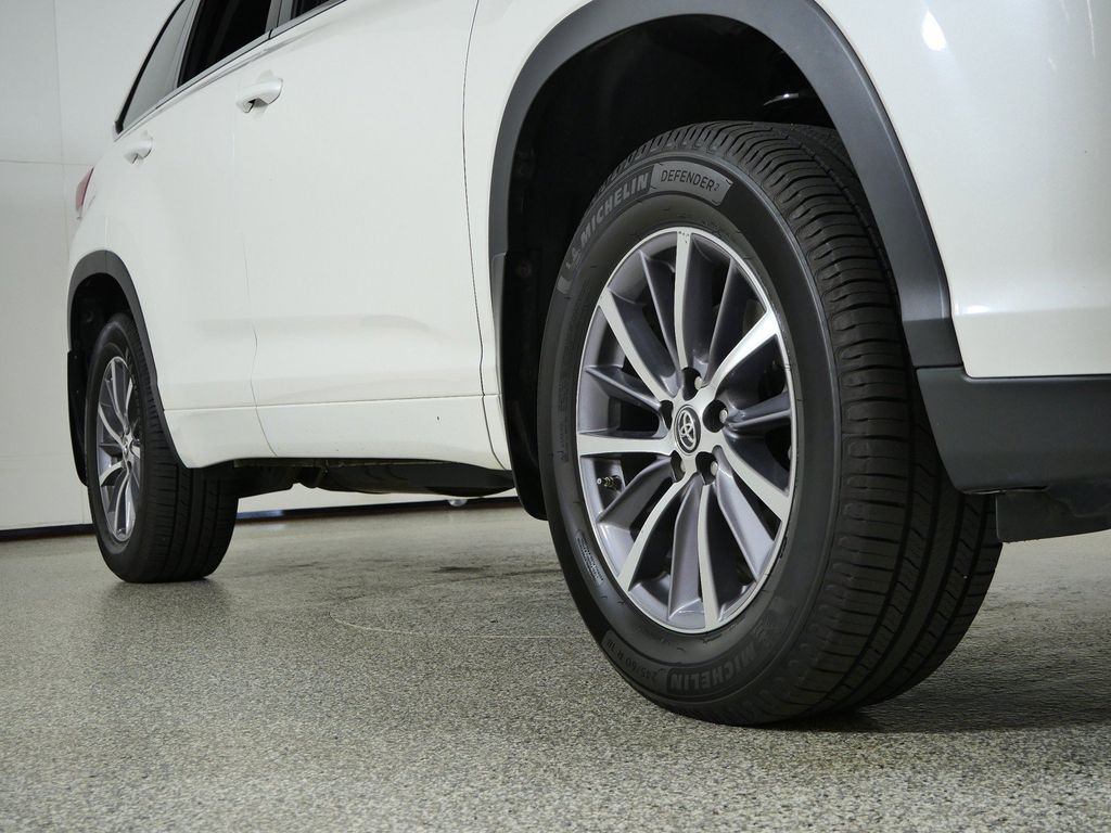 Thumbnail: 2018 Toyota Highlander - 8