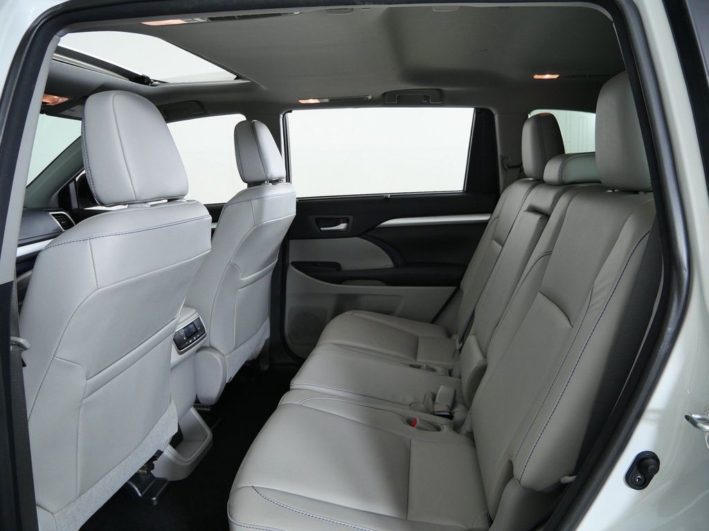 Thumbnail: 2018 Toyota Highlander - 30
