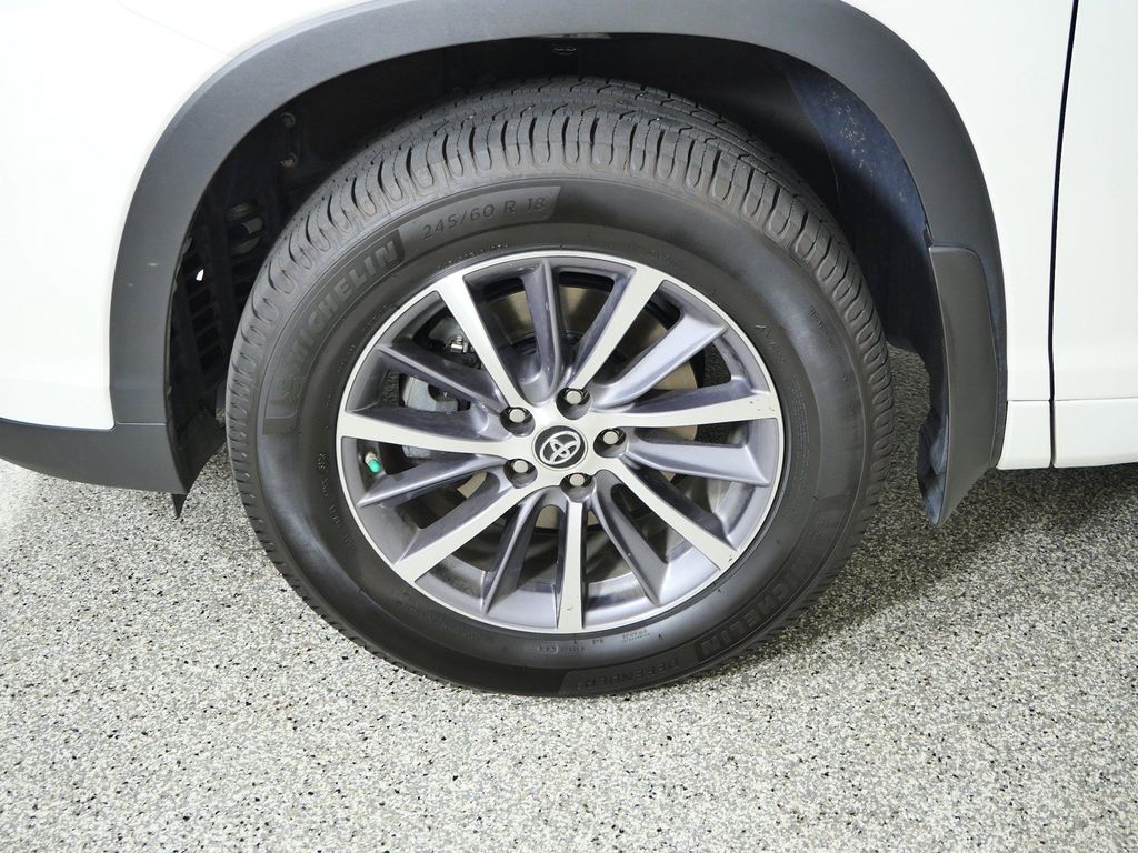 Thumbnail: 2018 Toyota Highlander - 24
