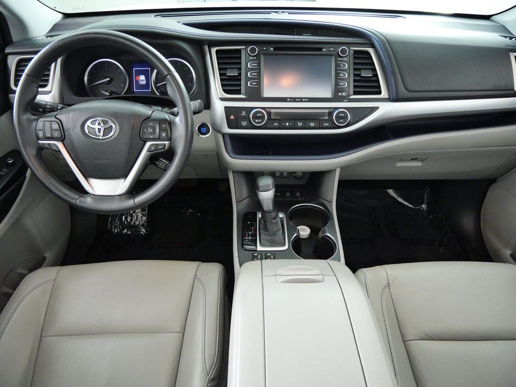 Thumbnail: 2018 Toyota Highlander - 2