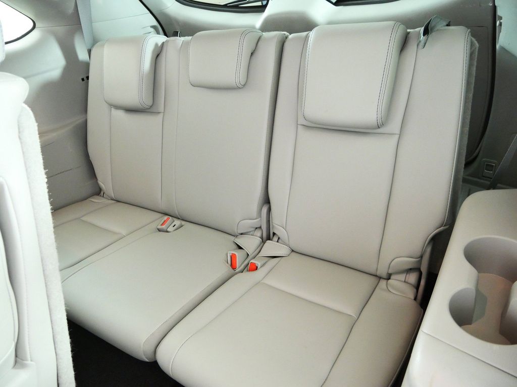 Thumbnail: 2018 Toyota Highlander - 32