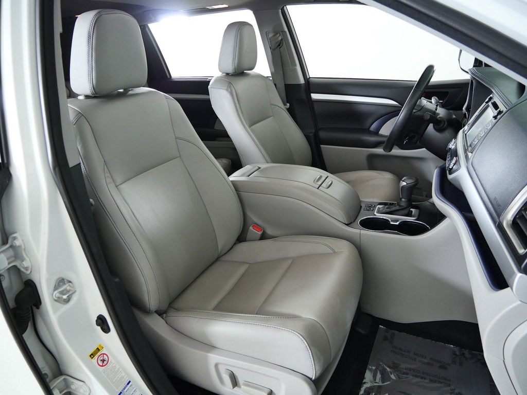 Thumbnail: 2018 Toyota Highlander - 10
