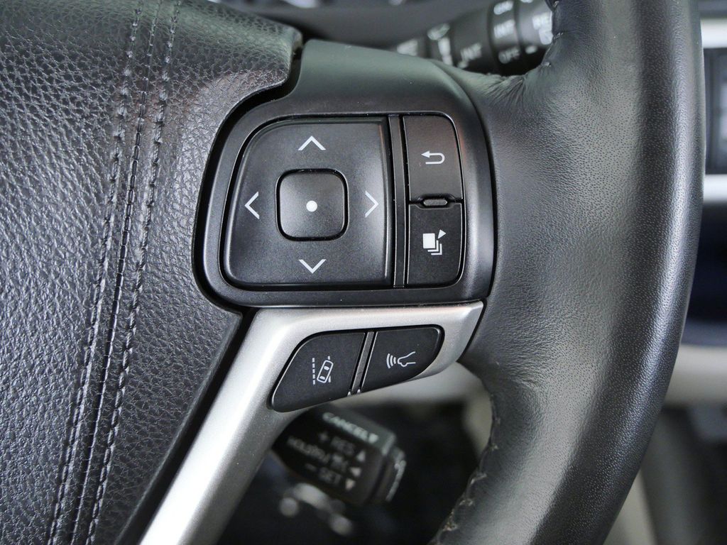Thumbnail: 2018 Toyota Highlander - 41