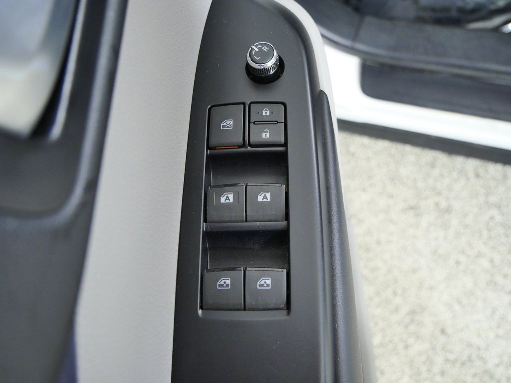 Thumbnail: 2018 Toyota Highlander - 36