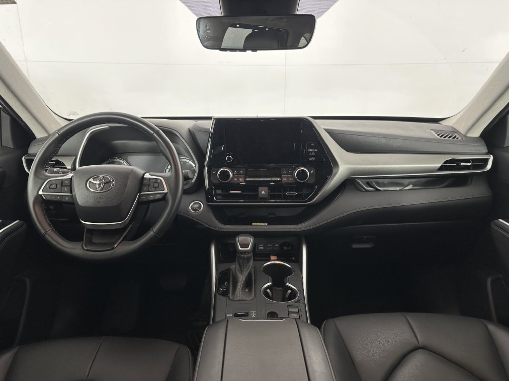Thumbnail: 2023 Toyota Highlander - 6