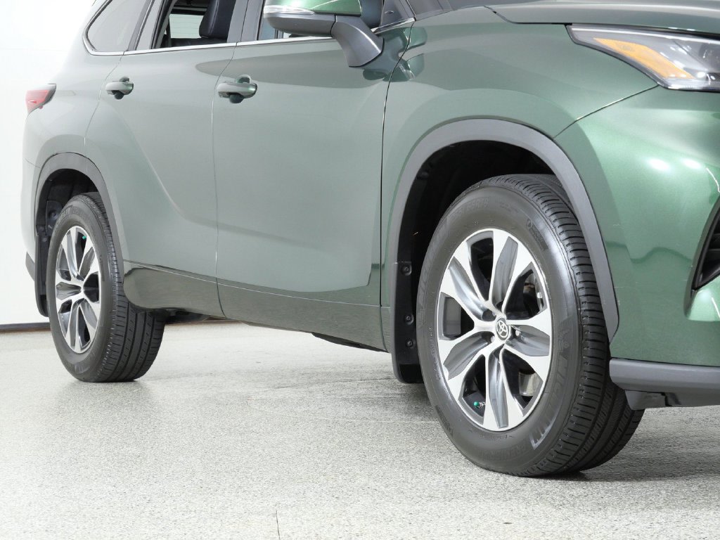 Thumbnail: 2023 Toyota Highlander - 7