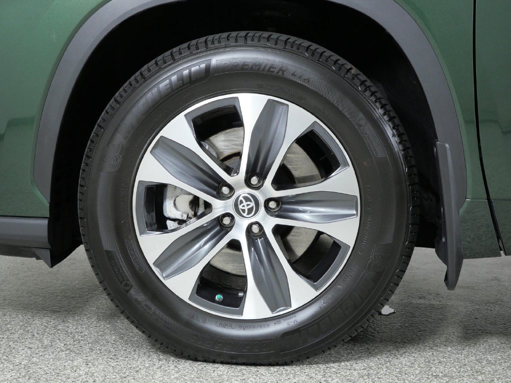 Thumbnail: 2023 Toyota Highlander - 26