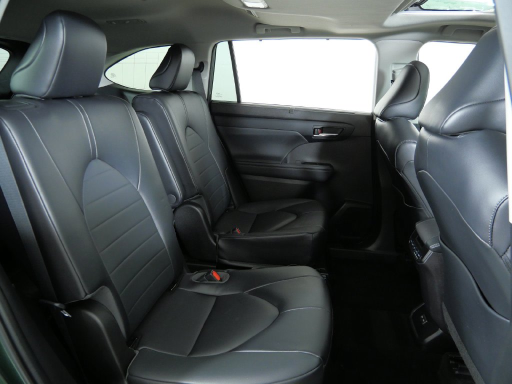 Thumbnail: 2023 Toyota Highlander - 31