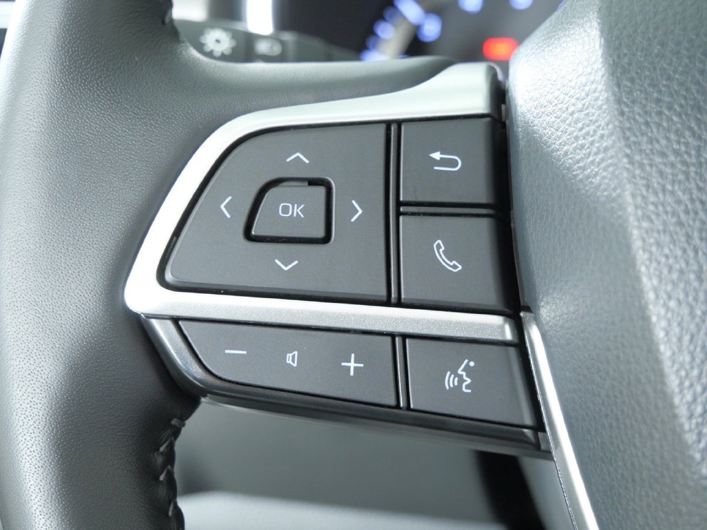Thumbnail: 2023 Toyota Highlander - 42