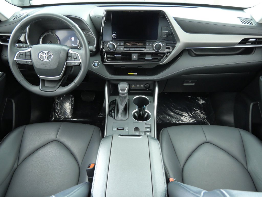 Thumbnail: 2023 Toyota Highlander - 2